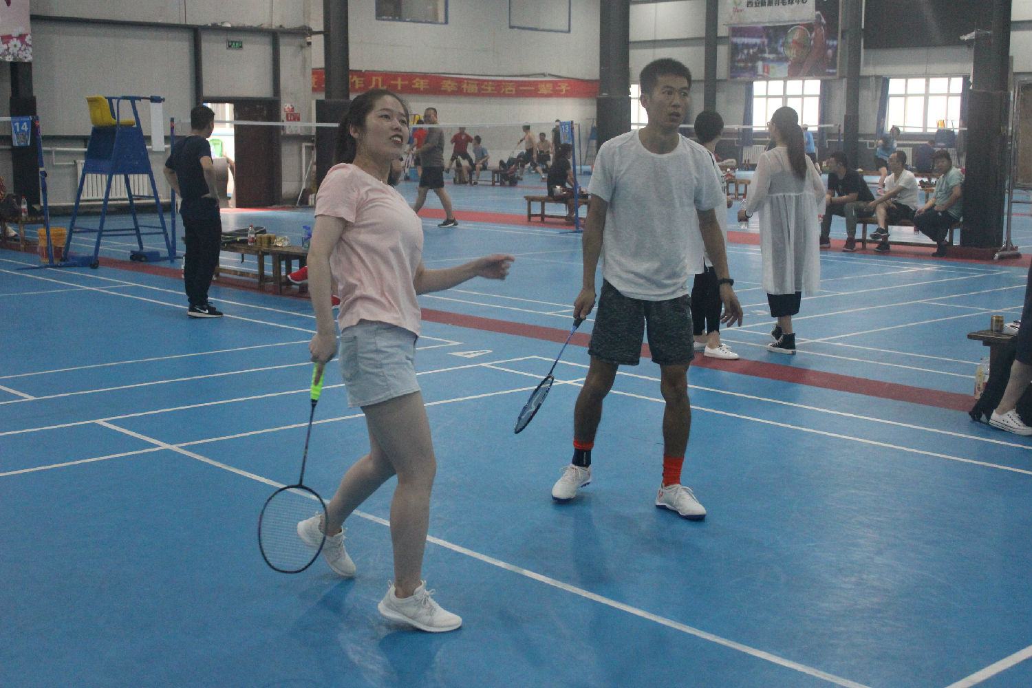 億誠第四屆&ldquo;團(tuán)結(jié)杯&rdquo;羽毛球比賽