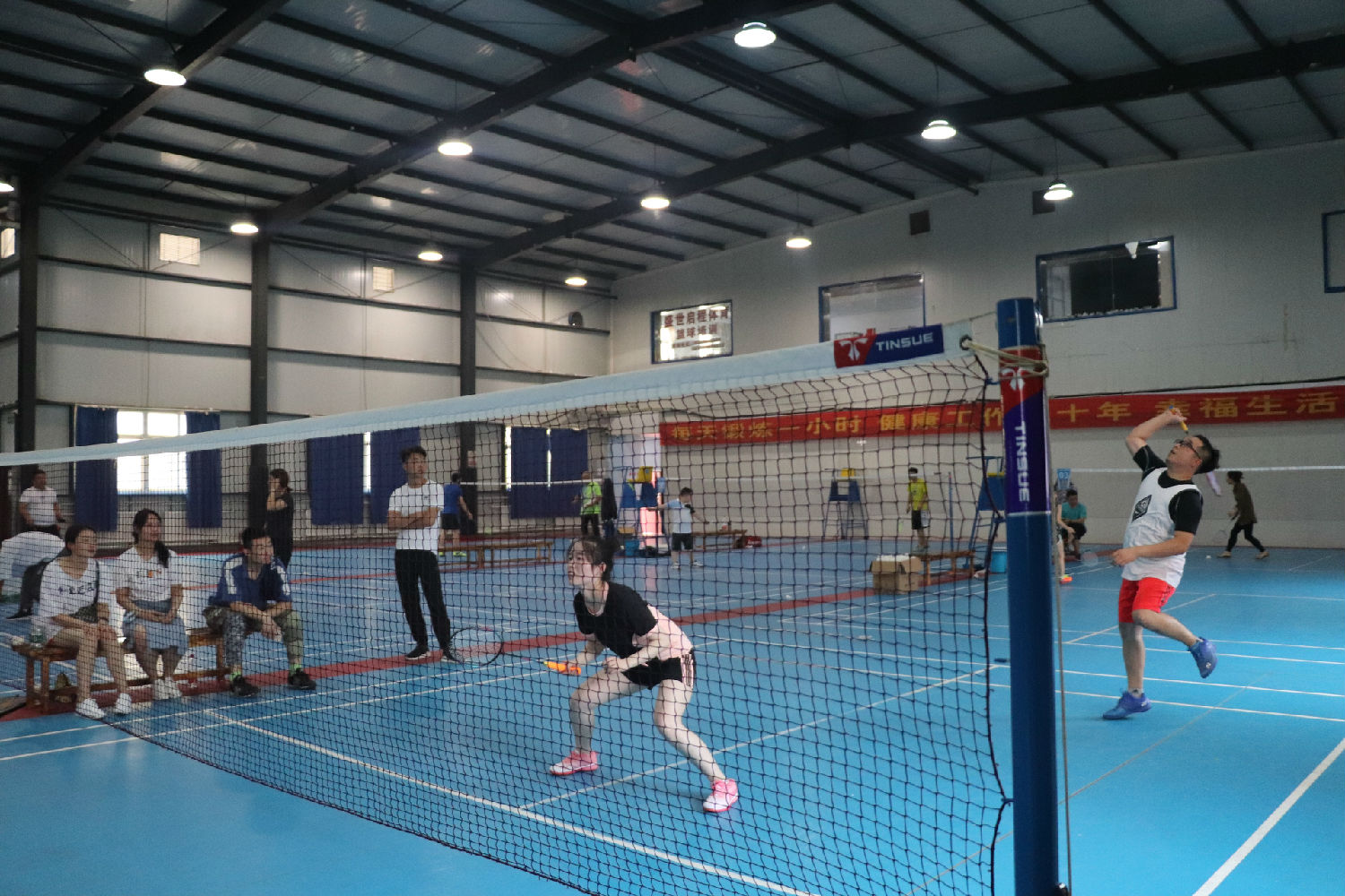 無羽倫比丨億誠(chéng)第五屆&ldquo;團(tuán)結(jié)杯&rdquo;羽毛球賽圓滿結(jié)束