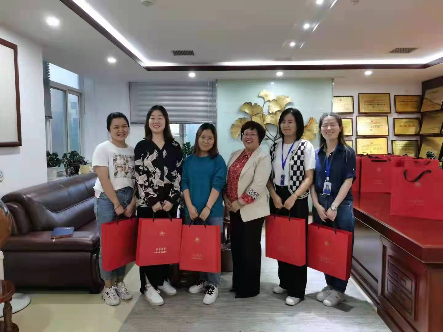 花好月圓，情暖中秋|億誠(chéng)公司祝大家中秋節(jié)快樂(lè)！