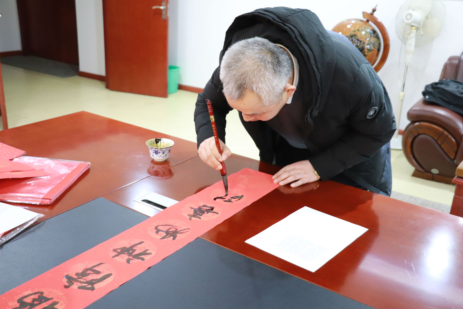 歡樂迎春納千祥，翰墨飄香送萬福